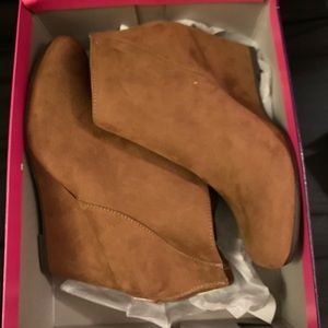 Women’s Fioni Missy boots size 8.